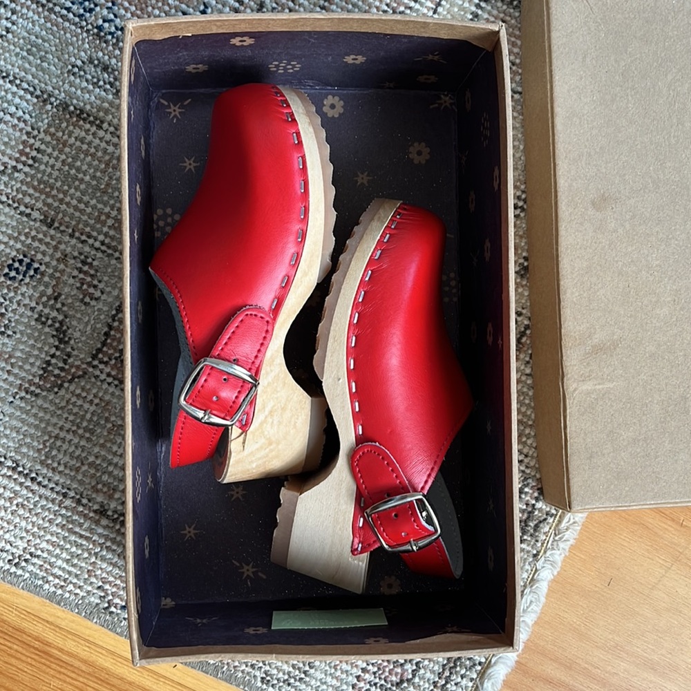 Misha & Puff Leather Clogs
